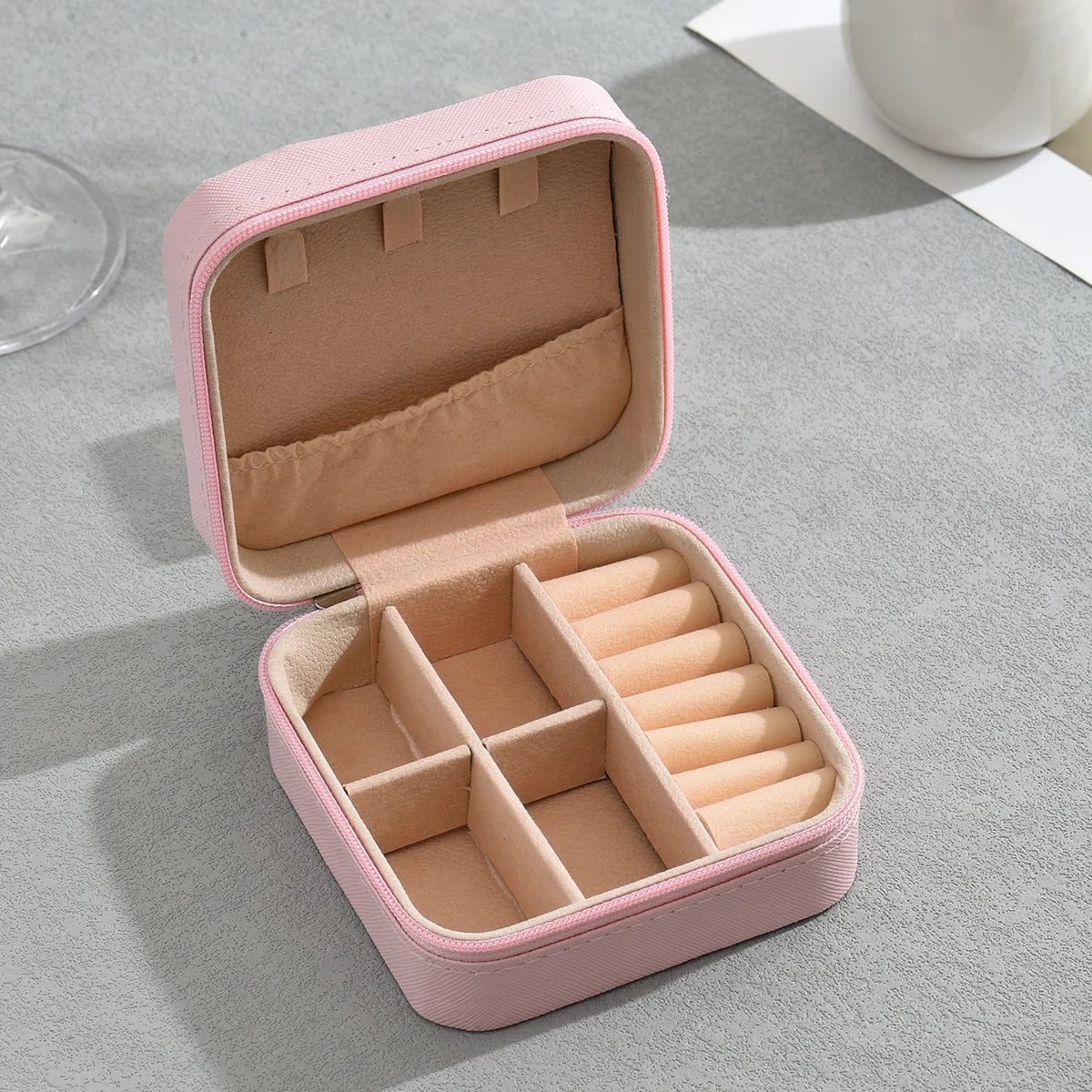 Portable Mini Jewelry Storage Box Travel Organizer Jewelry Case Leather Storage Earrings Necklace Ring Jewelry Organizer Display